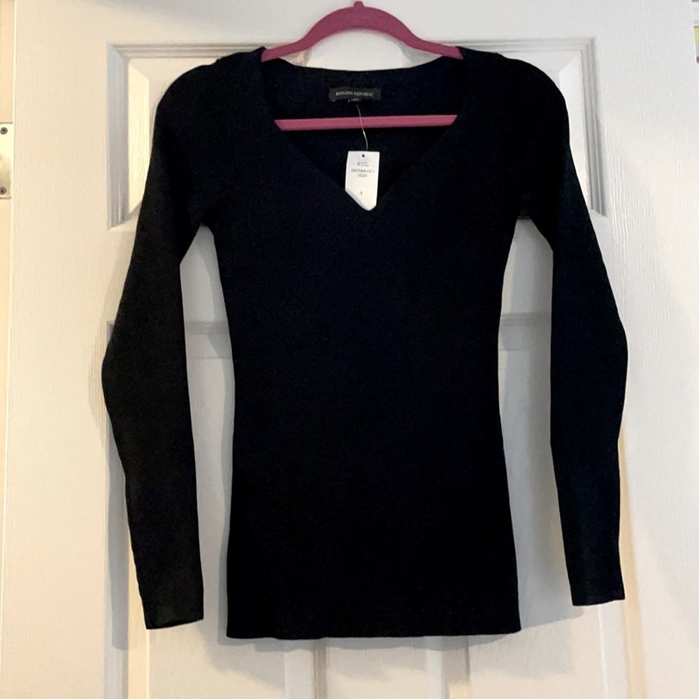 New Banana Republic heart neckline fitted sweater